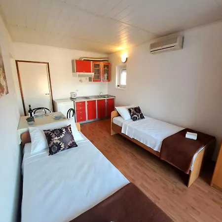 Maruna Apartment *