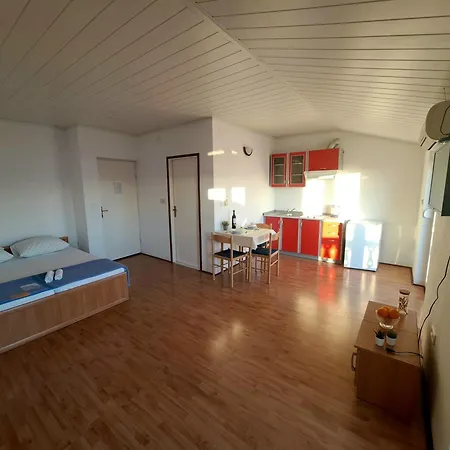 Maruna Apartman Maslenica