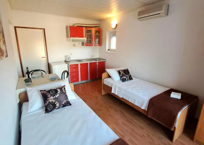 Maruna Apartament *